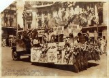 Iosif Berman, Child and Milk Week, Allegorical Car in front of the Royal Palace, photo paper, black and white, toned, 13 x 18 cm