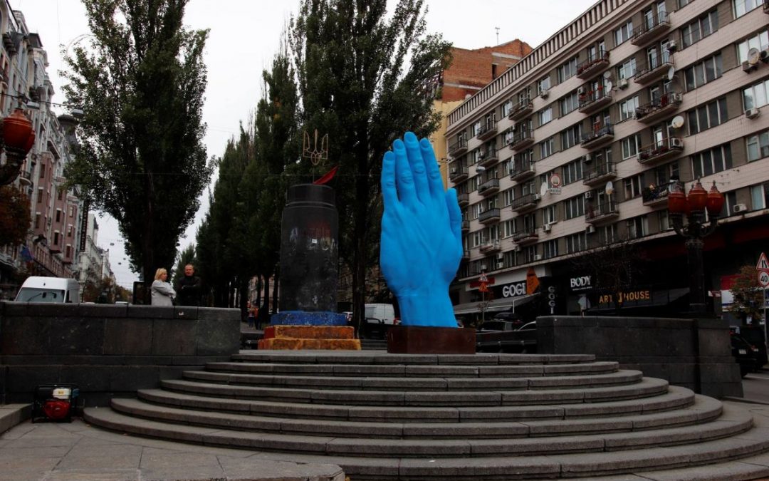 Пам’ятники, що рухаються, у Києві: сучасні румунські скульптури великих розмірів у центрі міста