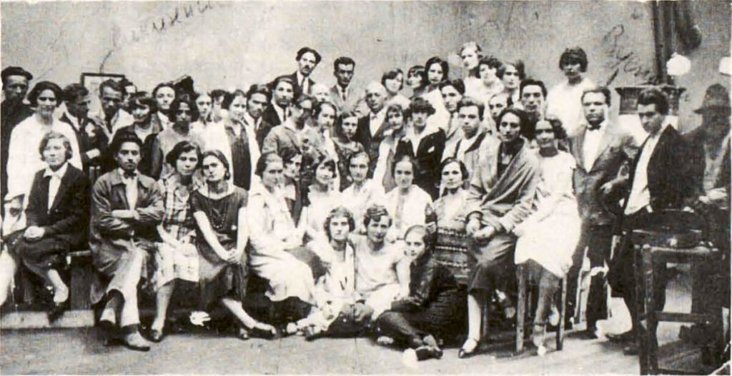 Ciucurencu (al patrulea din stinga, rindul de sus} la Baia Mare in 1921 la cursurile de vară ale Şcolii de Belle Arte din București